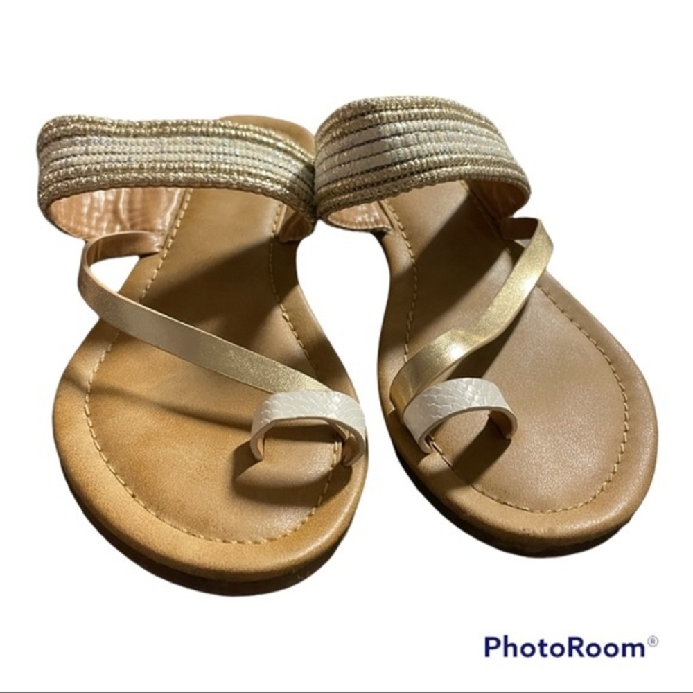 Luxur Toe Loop Sandal in White Gold and Silver Size 8